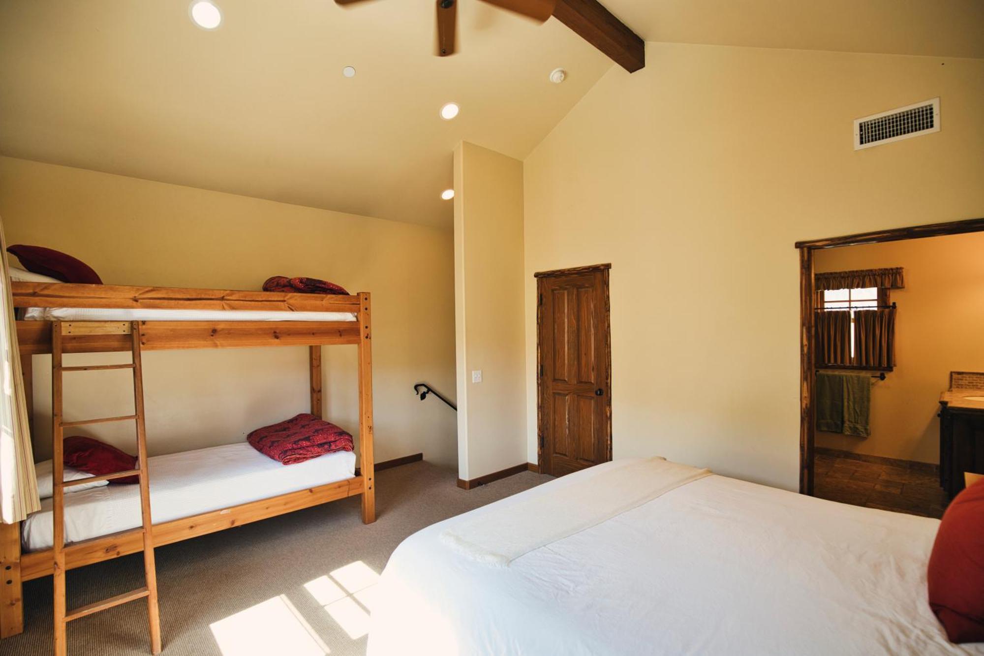 فندق Circle Bar B Guest Ranch Capitan المظهر الخارجي الصورة